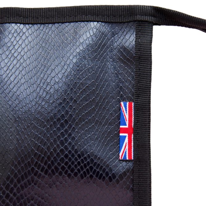 imgsrc=Snakeskin-Close-Up-Washbag-Jimbag.jpeg alt=Snakeskin-close-up-washbag